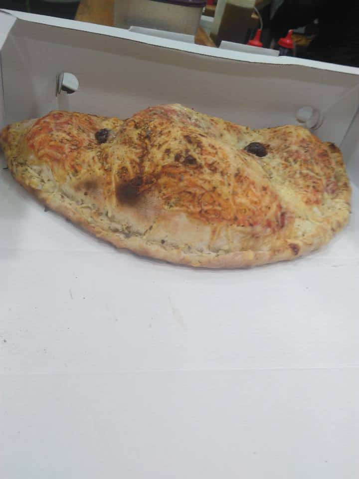 Chausson doré dans sa boîte à emporter