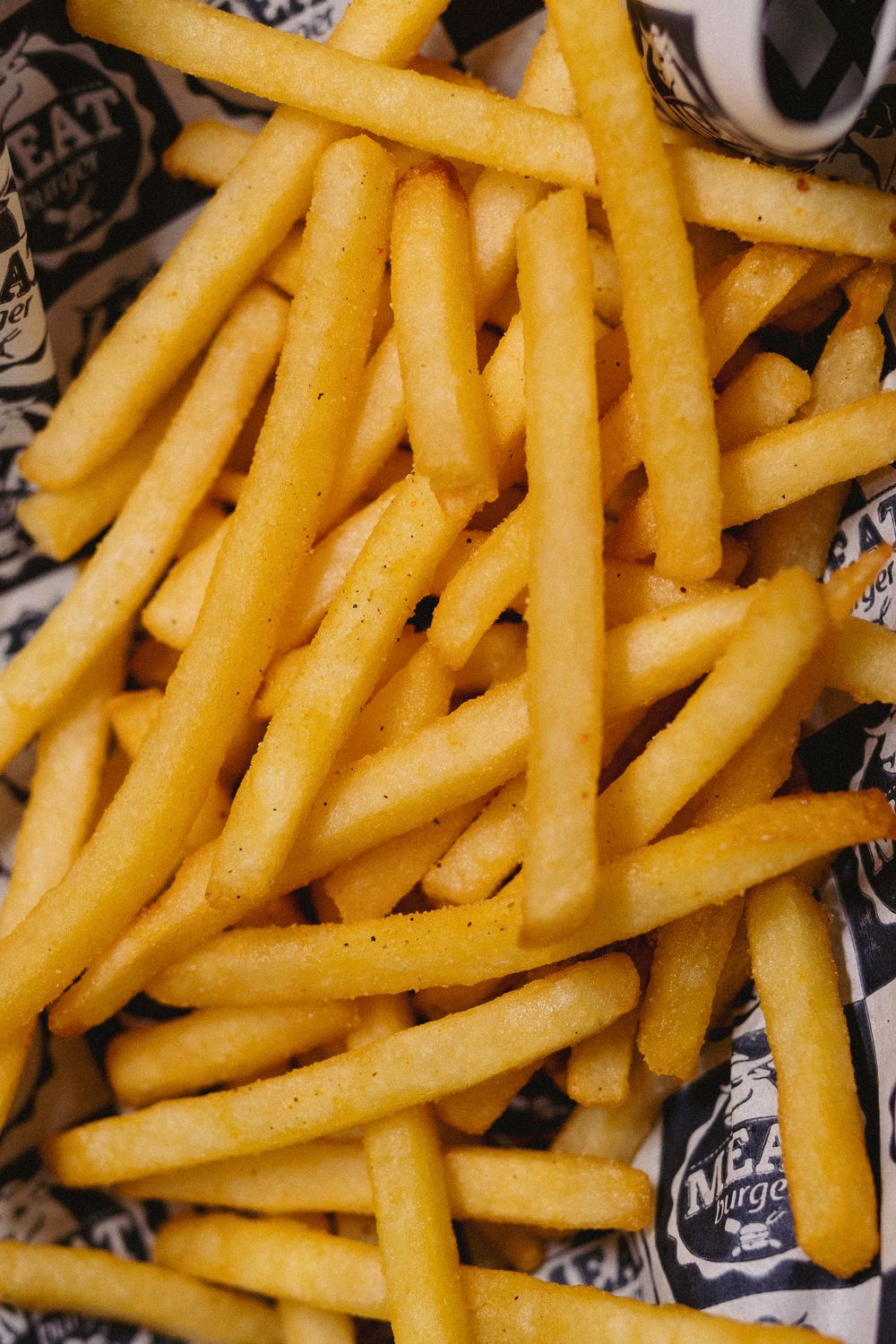 Frites dorées en gros plan